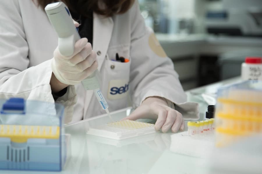 Pipetting in a Sebia laboratory